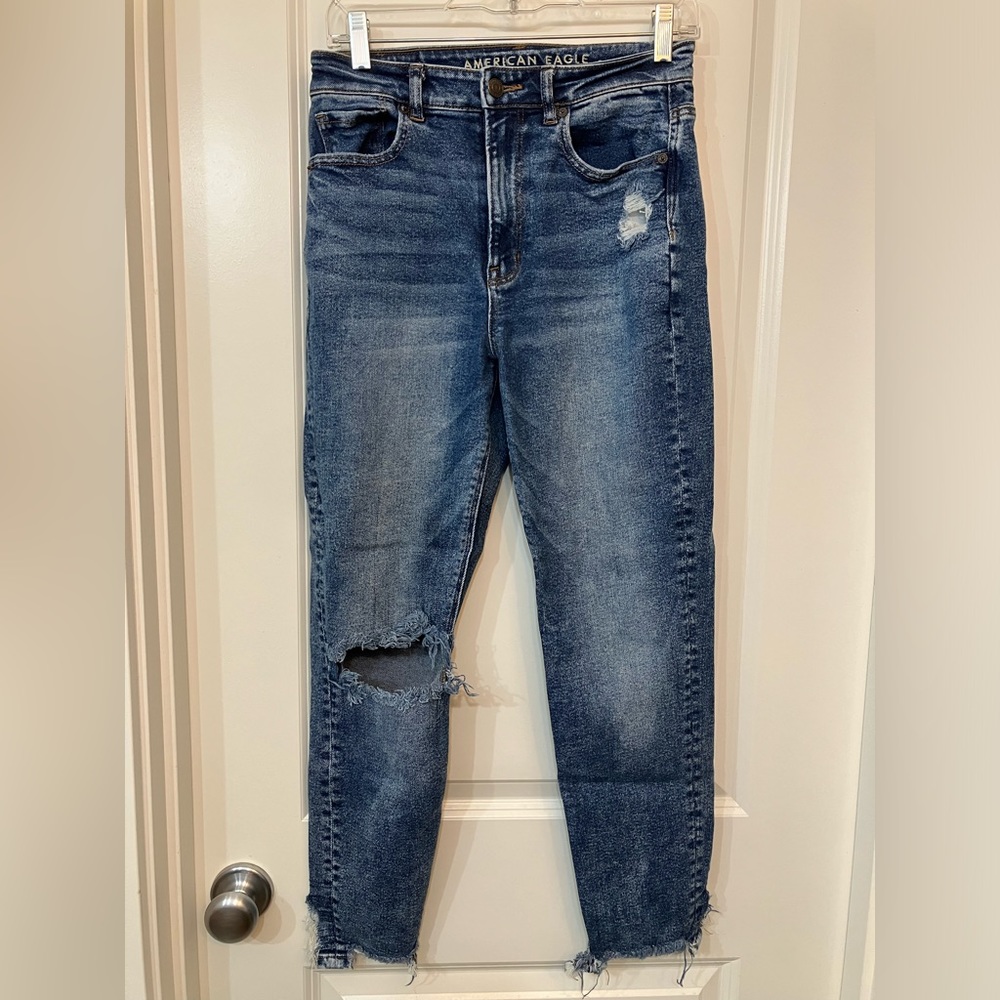American Eagle Distressed Ripped Highest Rise Mom Jeans Size 4 regular